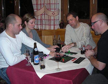 Gern, Kira, Mads og Jann spille Besserwizzer.