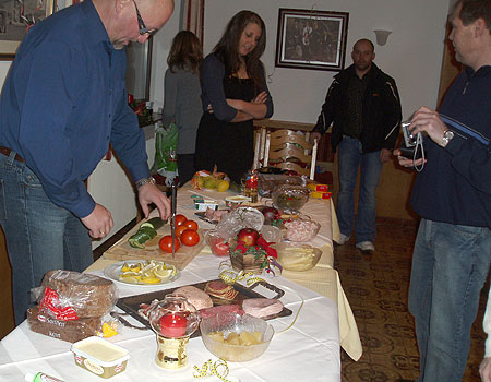 Jann laver nytårsfestmåltid i Saalbach